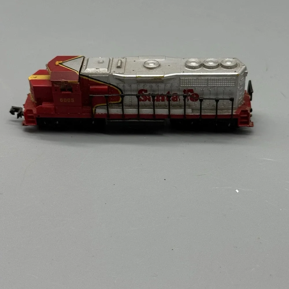 Bachmann HO Scale Santa Fe #6005 GP40 Diesel Locomotive-UNTESTED